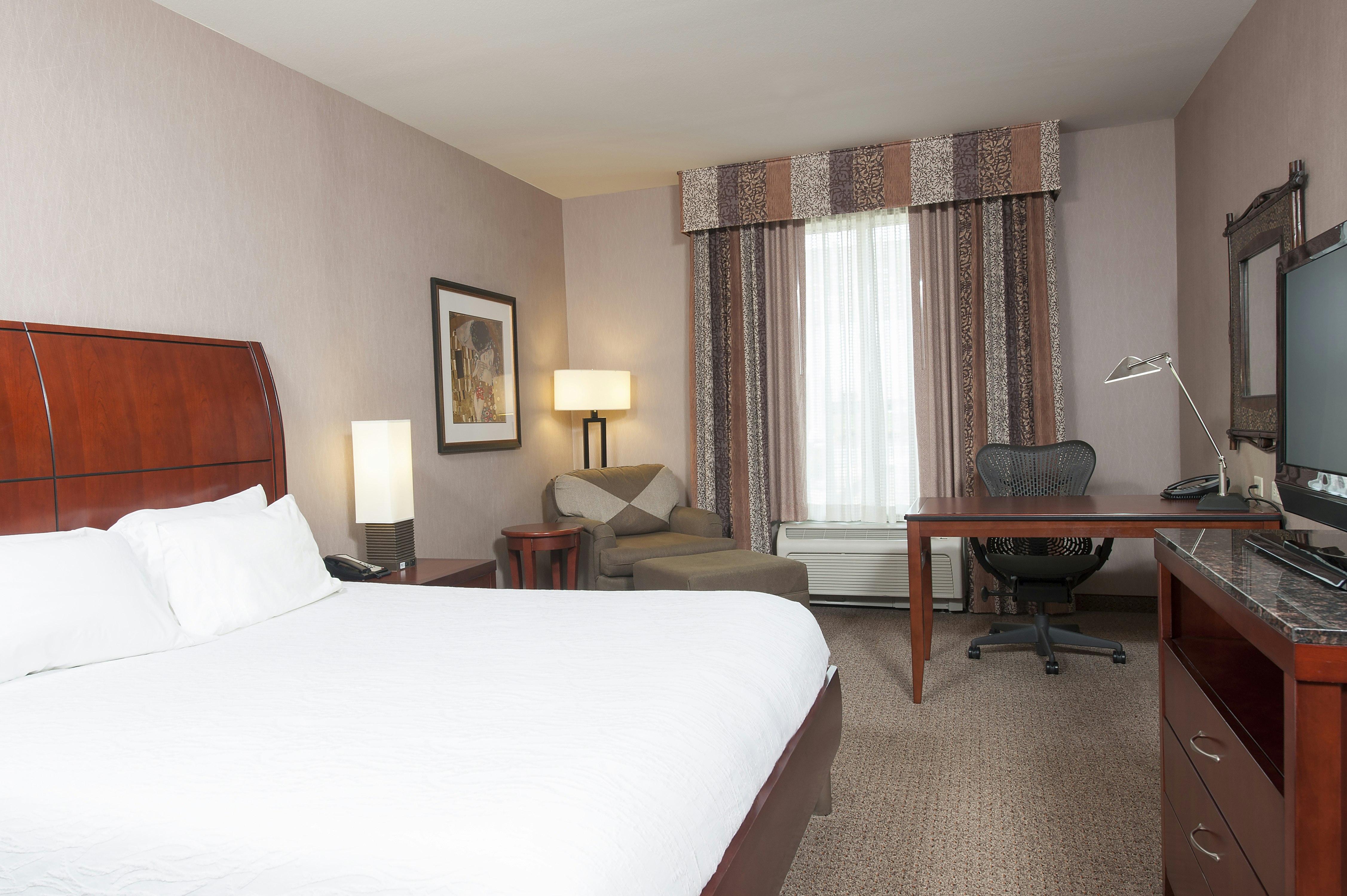 ROOM, KING BED, JETTED TUB