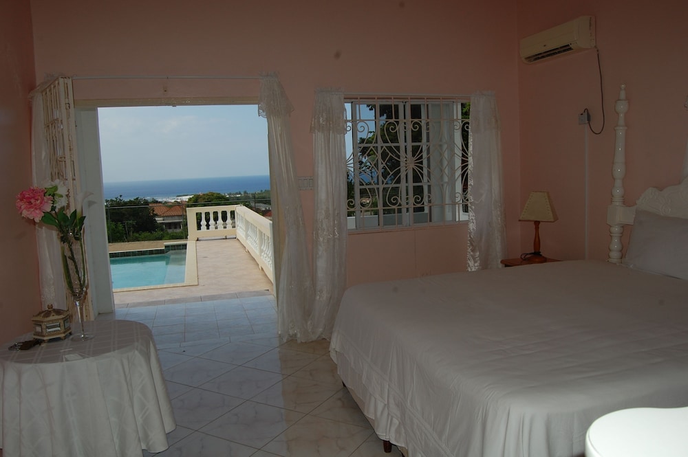 Celebrity Villa Jamaica 30/50