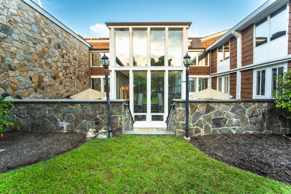 Sleepy Hollow Hotel, a Dolce by Wyndham 65/70