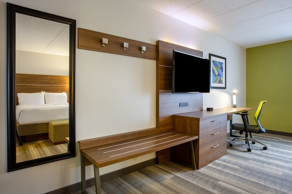 Holiday Inn Express Hotel And Suites Fort Wayne 50/57