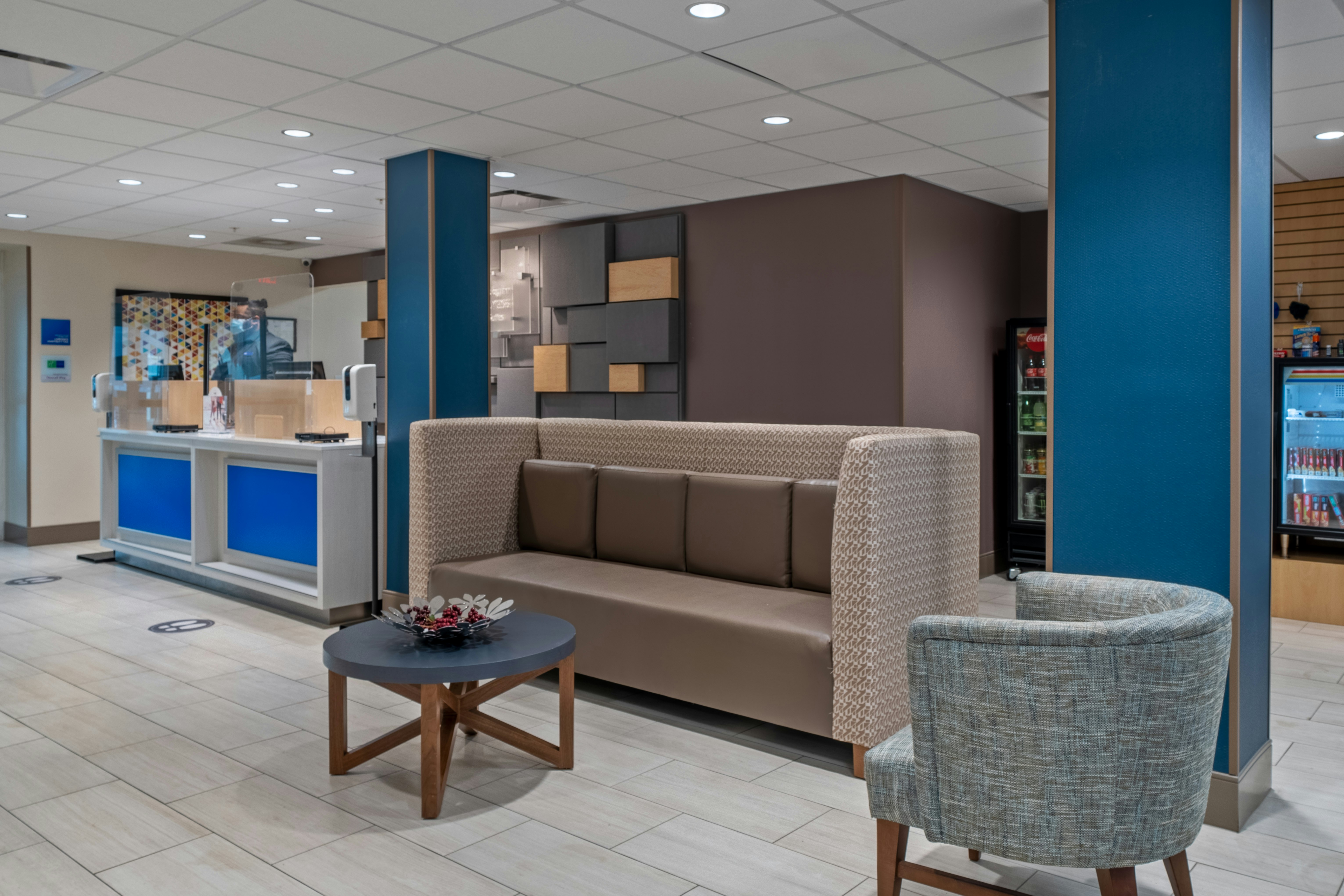 Holiday Inn Express Hotel & Suites Woodbridge 42/54