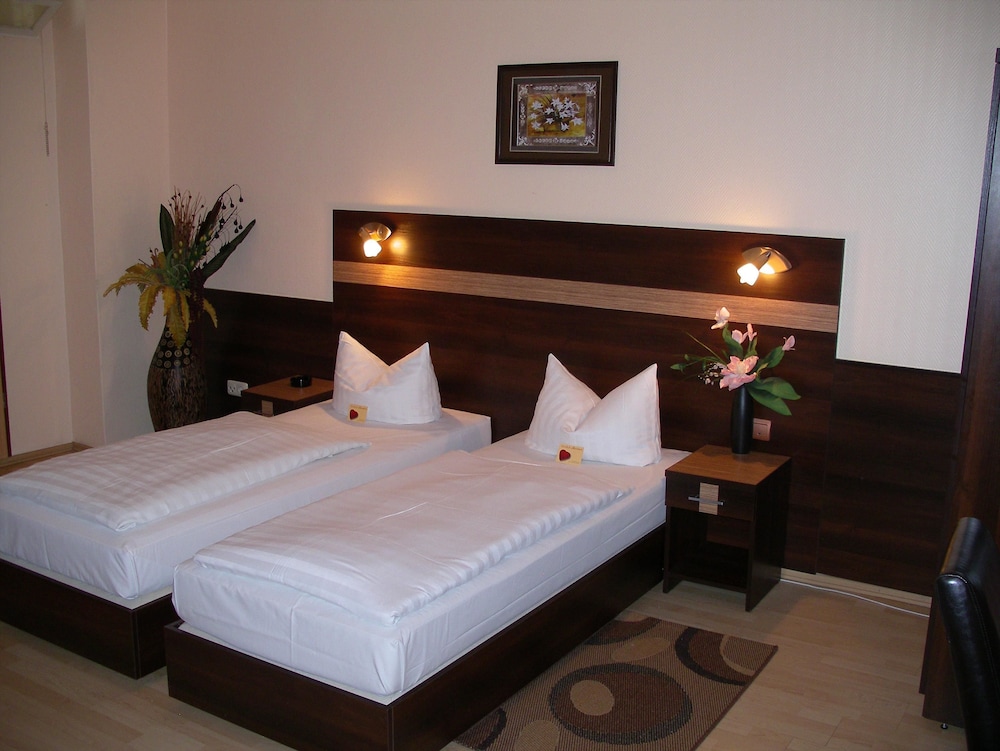 Hotel Elbe 8/24
