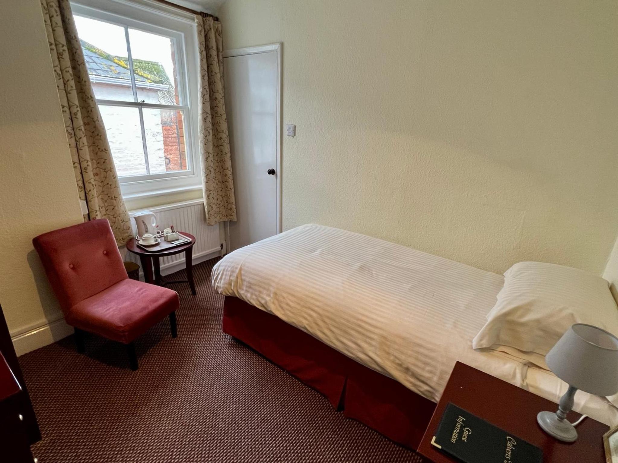 Calverts Hotel - Newport Isle of Wight 33/53