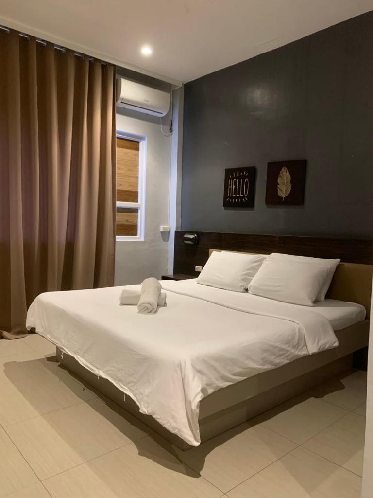 Leux Hotel 6/40