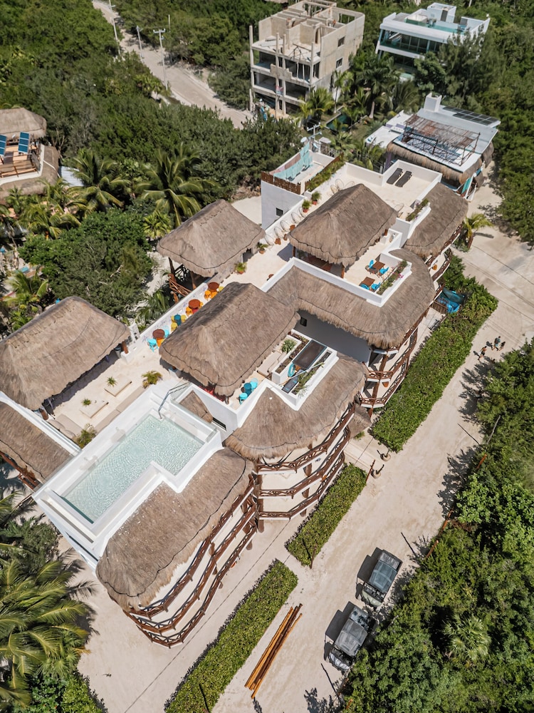 Casa Astral Holbox Boutique and Apartments 62/65