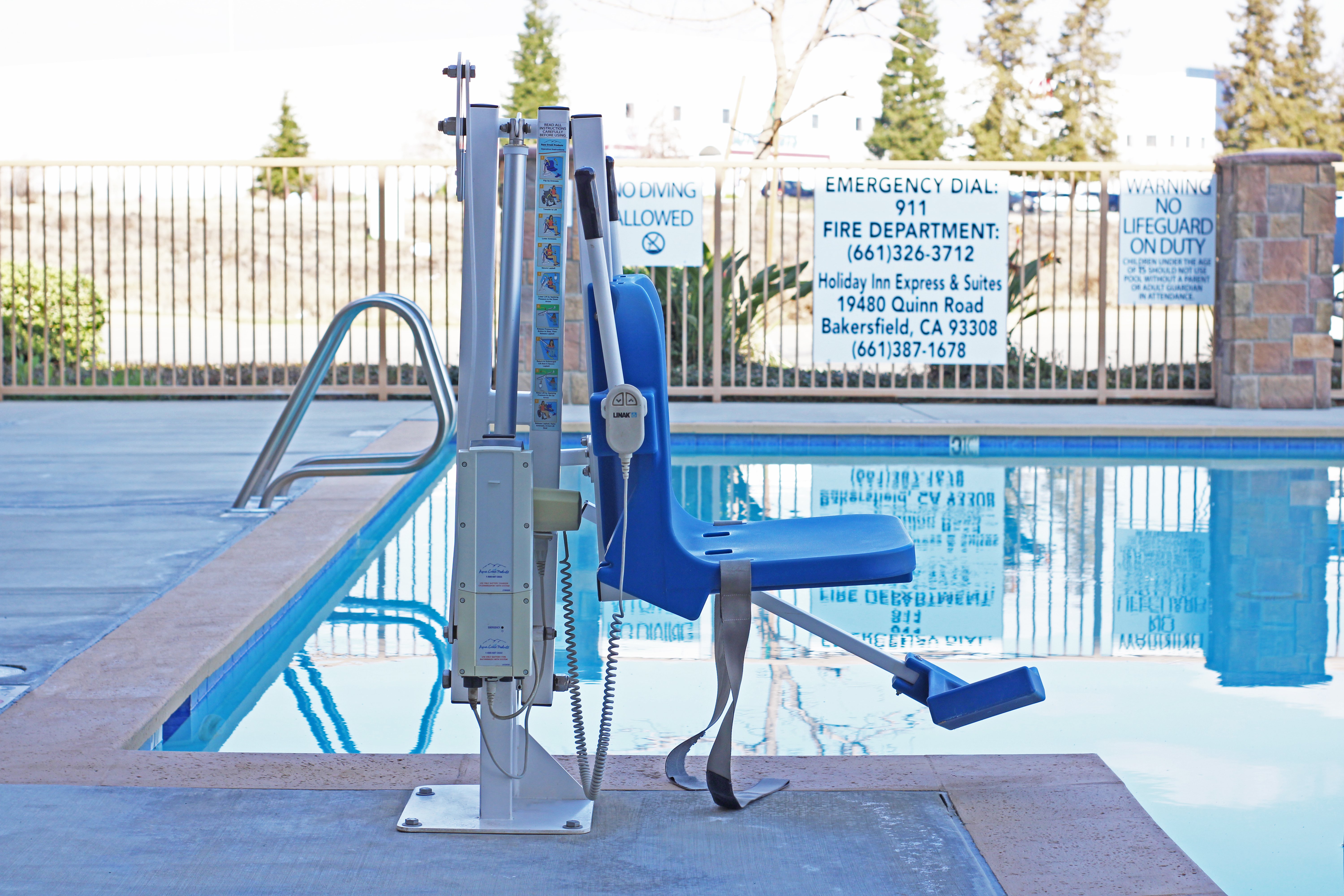 Holiday Inn Express Suites Bakersfield Airport 19/22