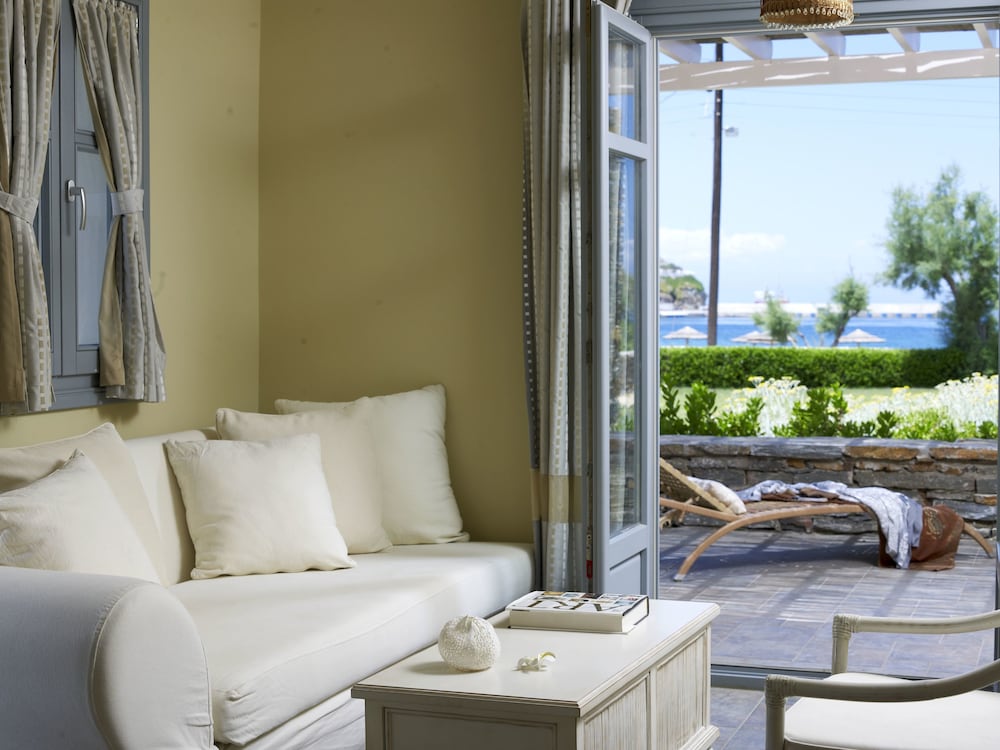 Porto Kea Suites 48/70