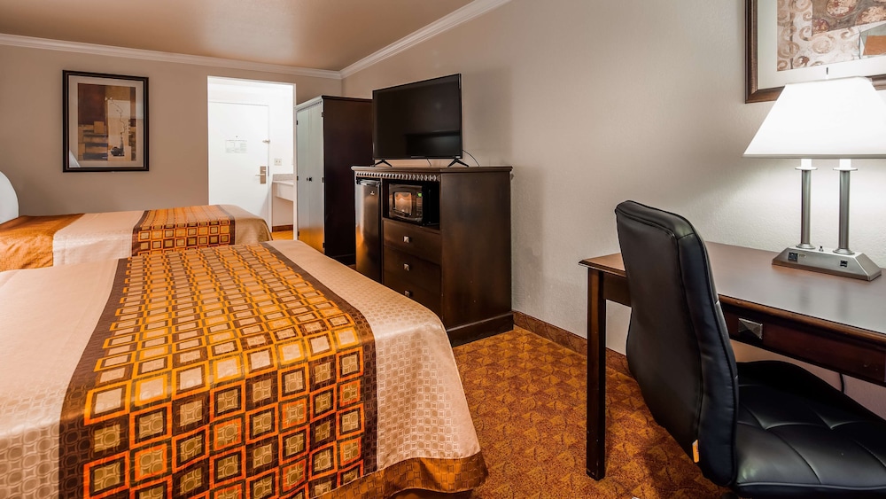 Lompoc Valley Inn and Suites 13/33