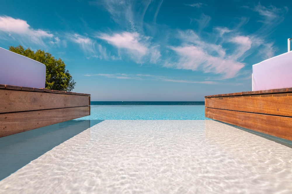 Kantouni Beach Hotel 43/49