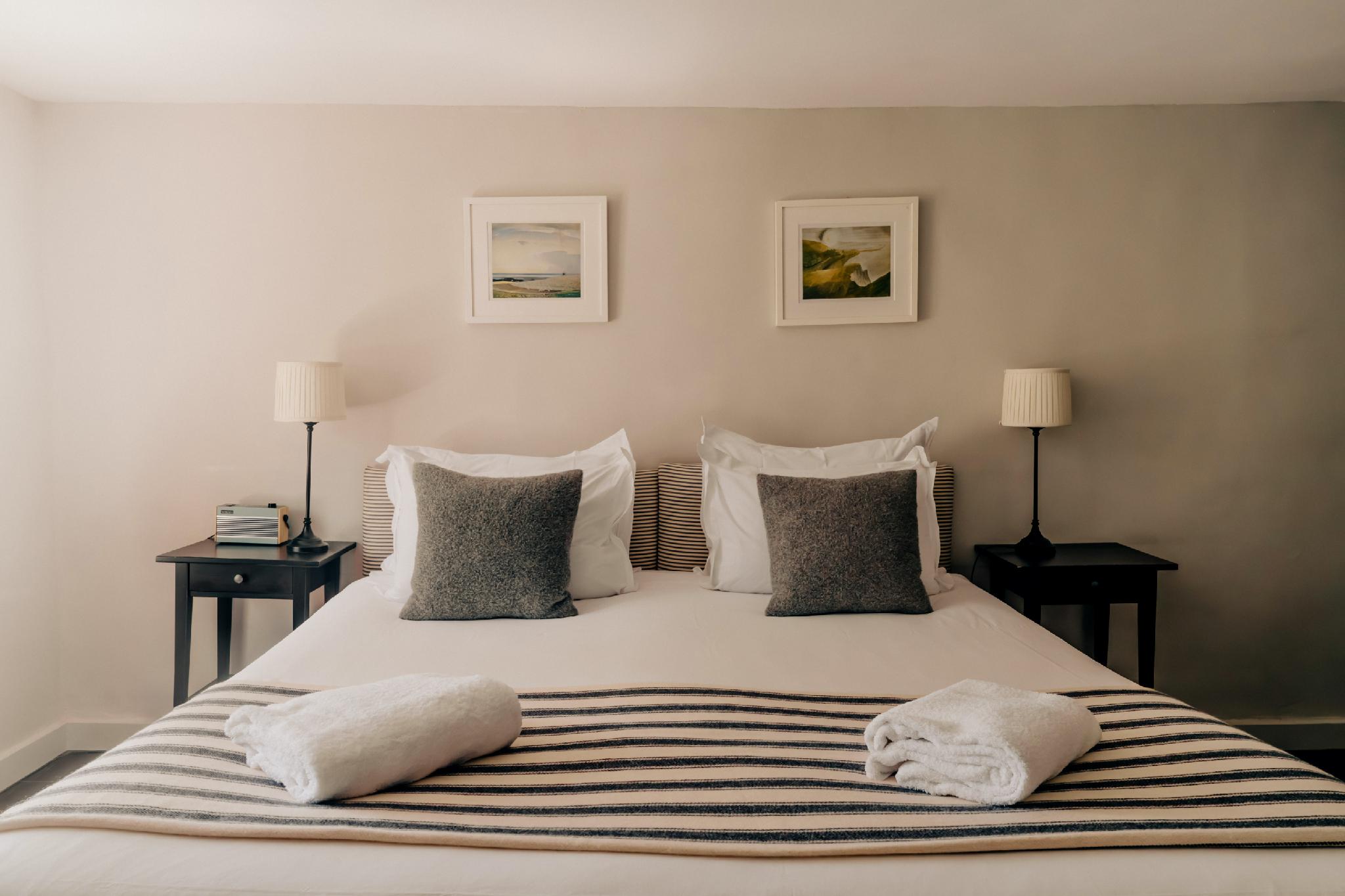 Deluxe, Double or Twin Bed, Country Side View