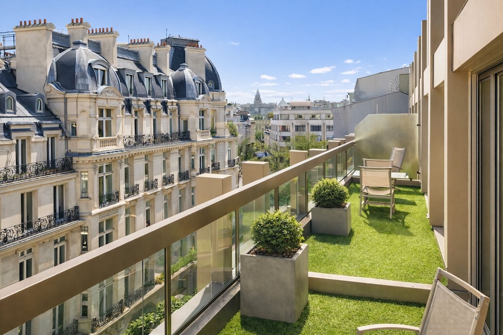 Warwick Paris Champs-Elysees 60/64