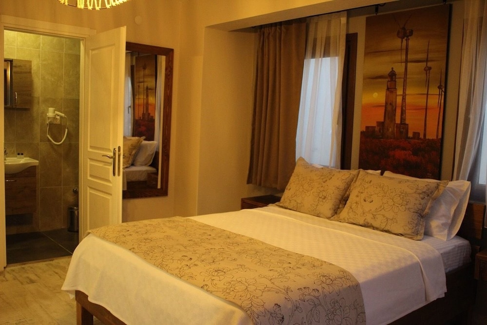 Tenedion Hotel 18/25