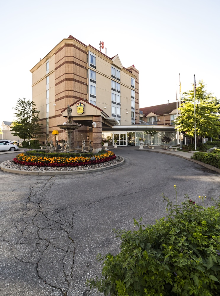 Monte Carlo Inn Airport Suites 62/68