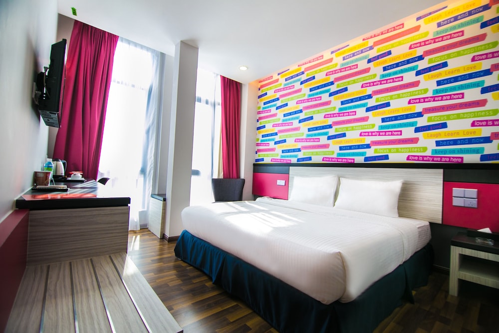 DELUXE, KING BED