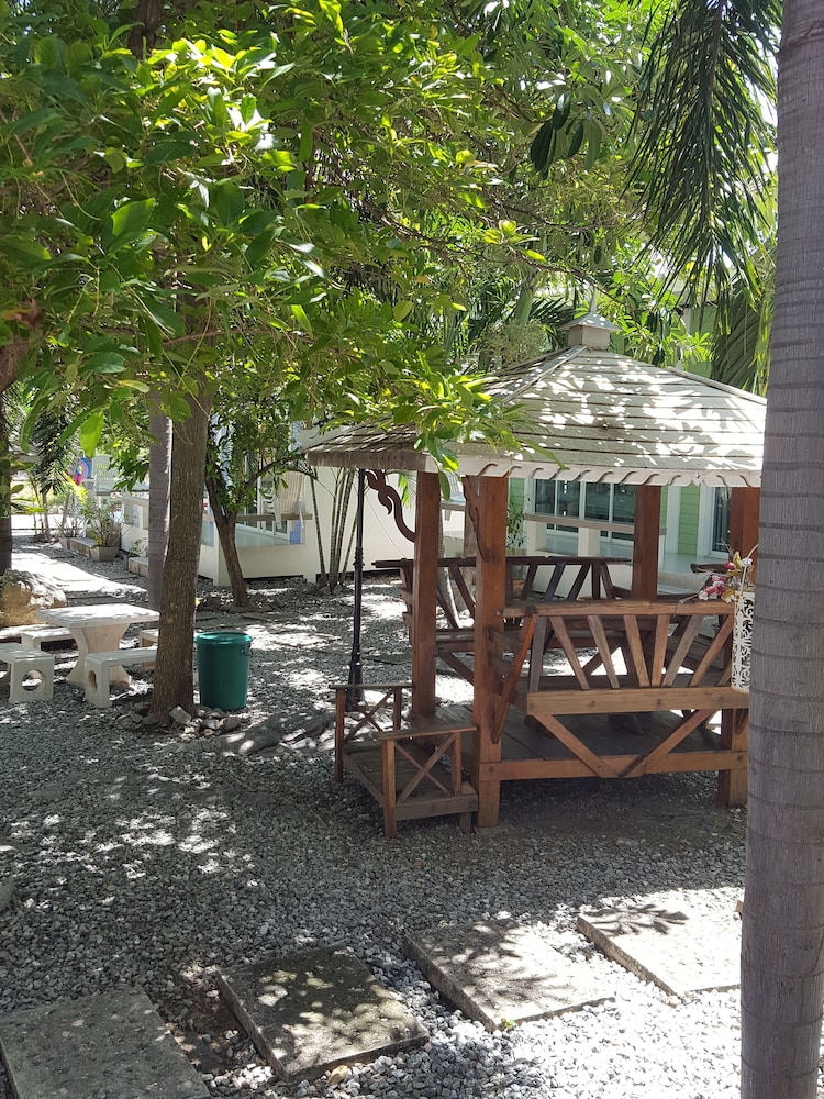 Charlie's Bungalow 19/22