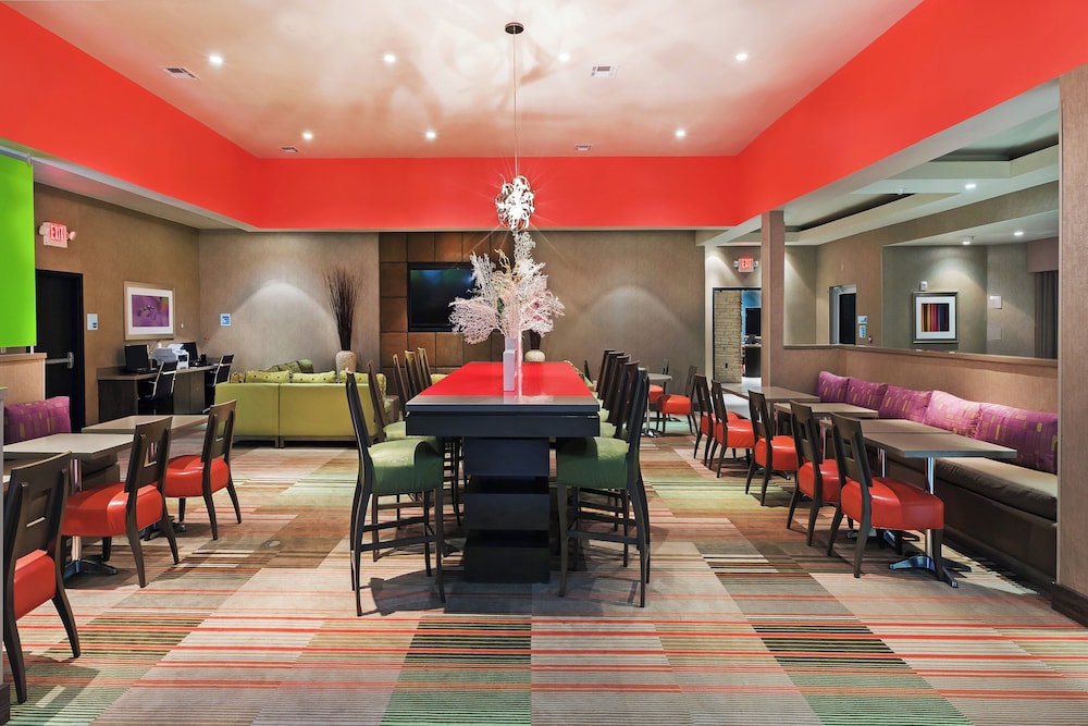 Holiday Inn Express Frisco Legacy Park Area 34/52