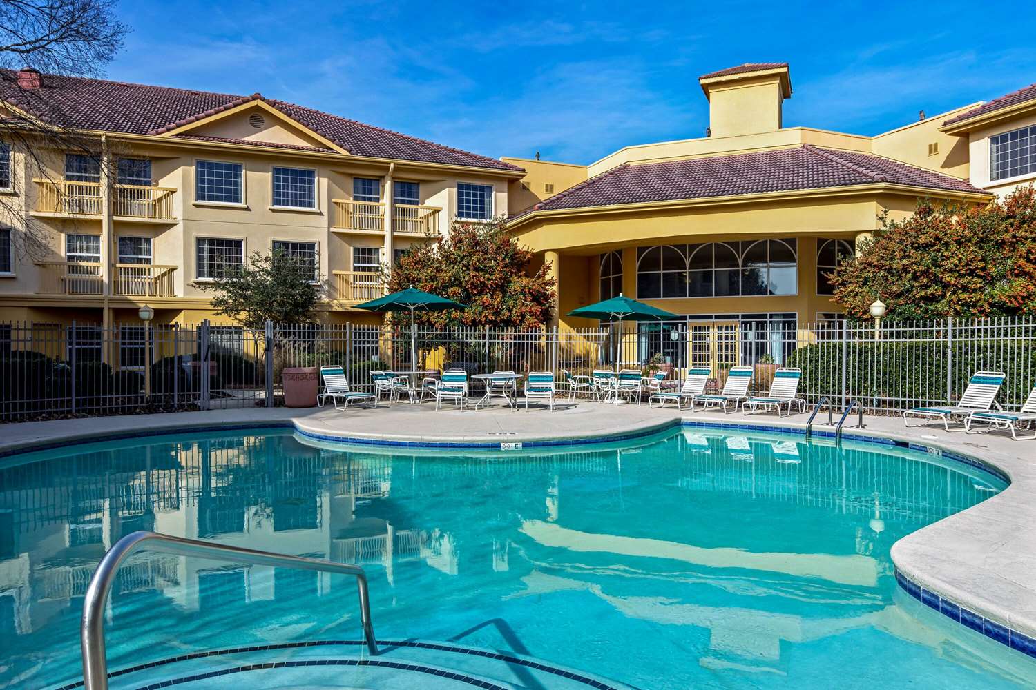 La Quinta Inn Suites Macon 9/45