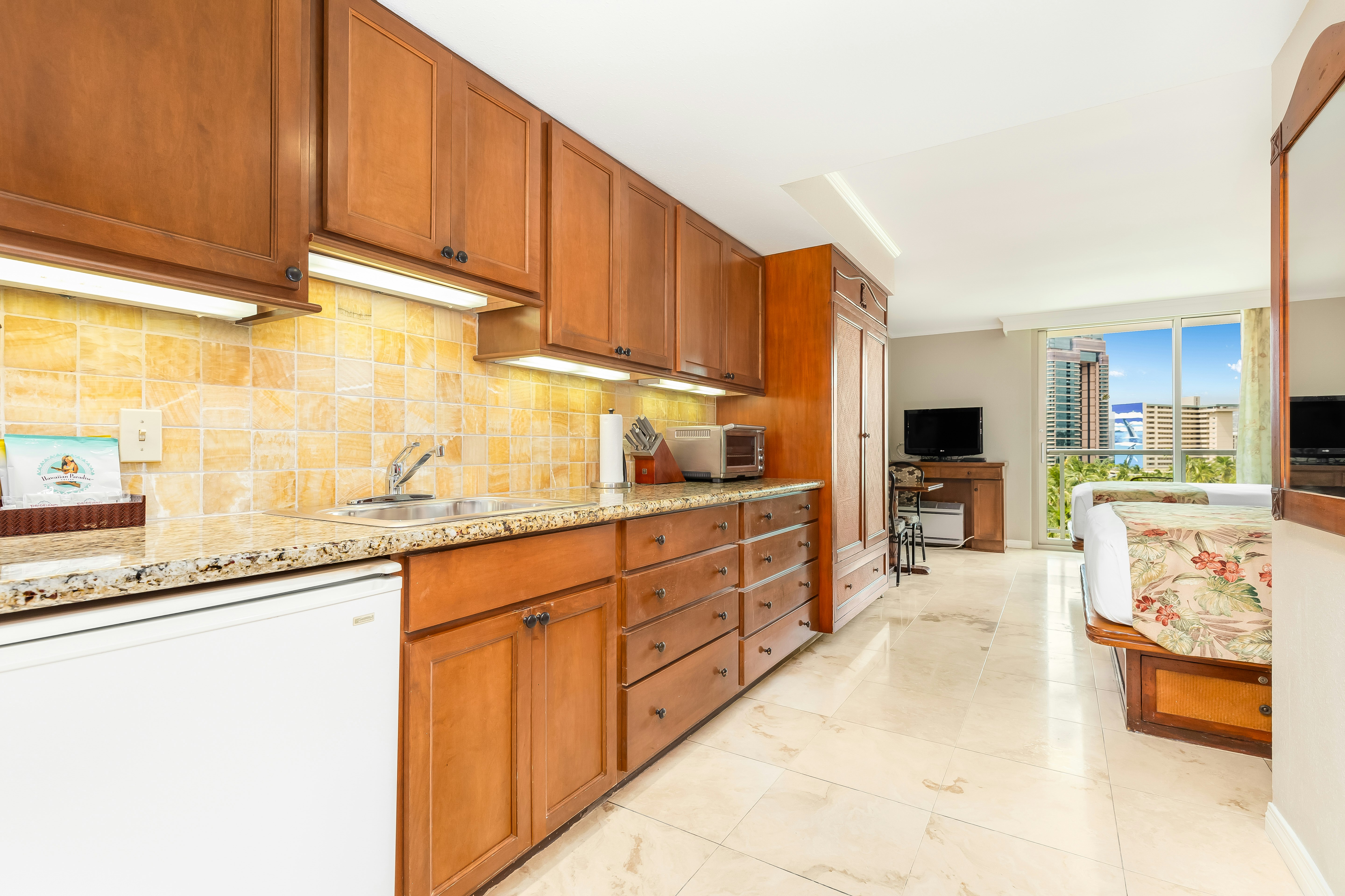 Luana Waikiki Hotel and Suites 9/50