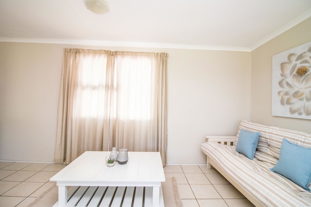 Little Rose Guesthouse & Self-Catering 25/50