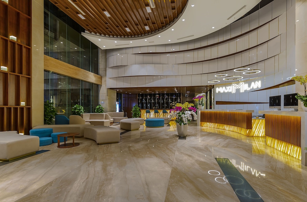 Maximilan Danang Beach Hotel