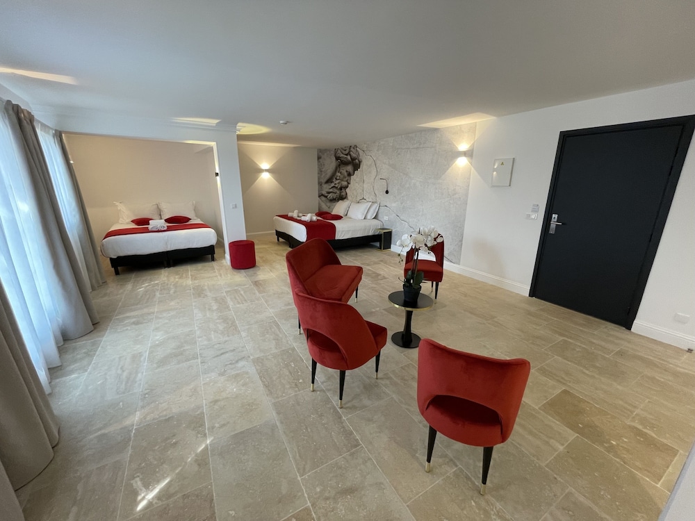 Confidentiel Hotel and Spa 65/78