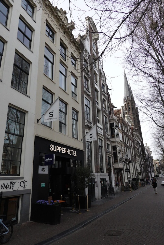 Supper Hotel 2/49