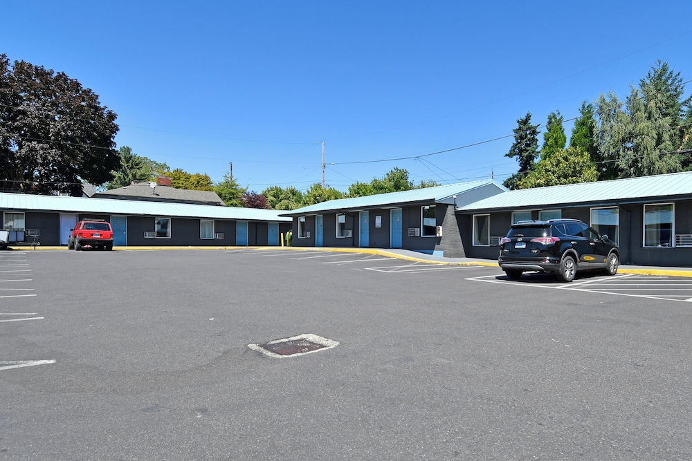 Budget Motel 14/22