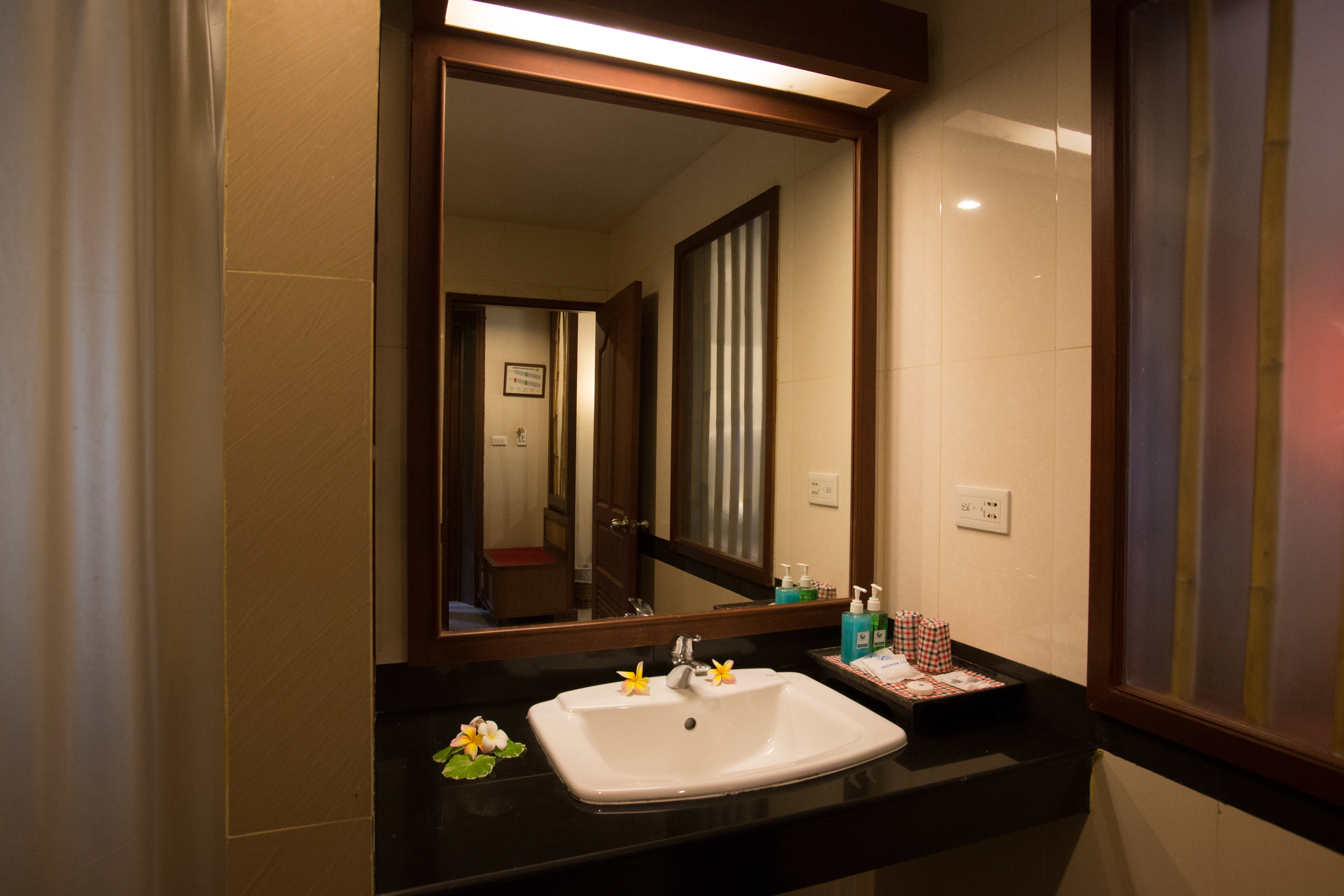 Hotel and Beach Bungalow at Lanta Resort 49/55