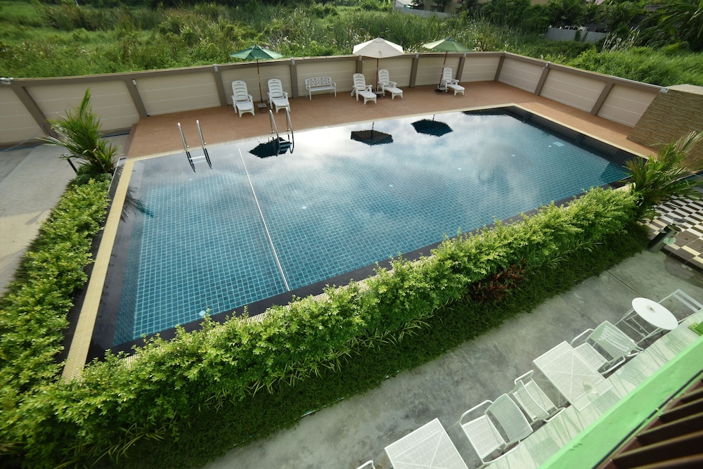 Gold Airport Suites 40/66