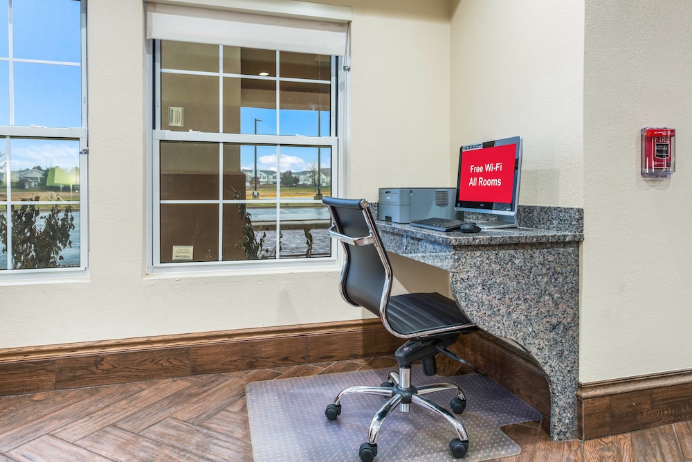 Econo Lodge Inn & Suites Monee 45/59