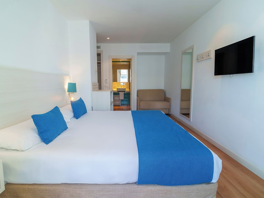 SUPERIOR, DOUBLE BED, PARTIAL SEA VIEW