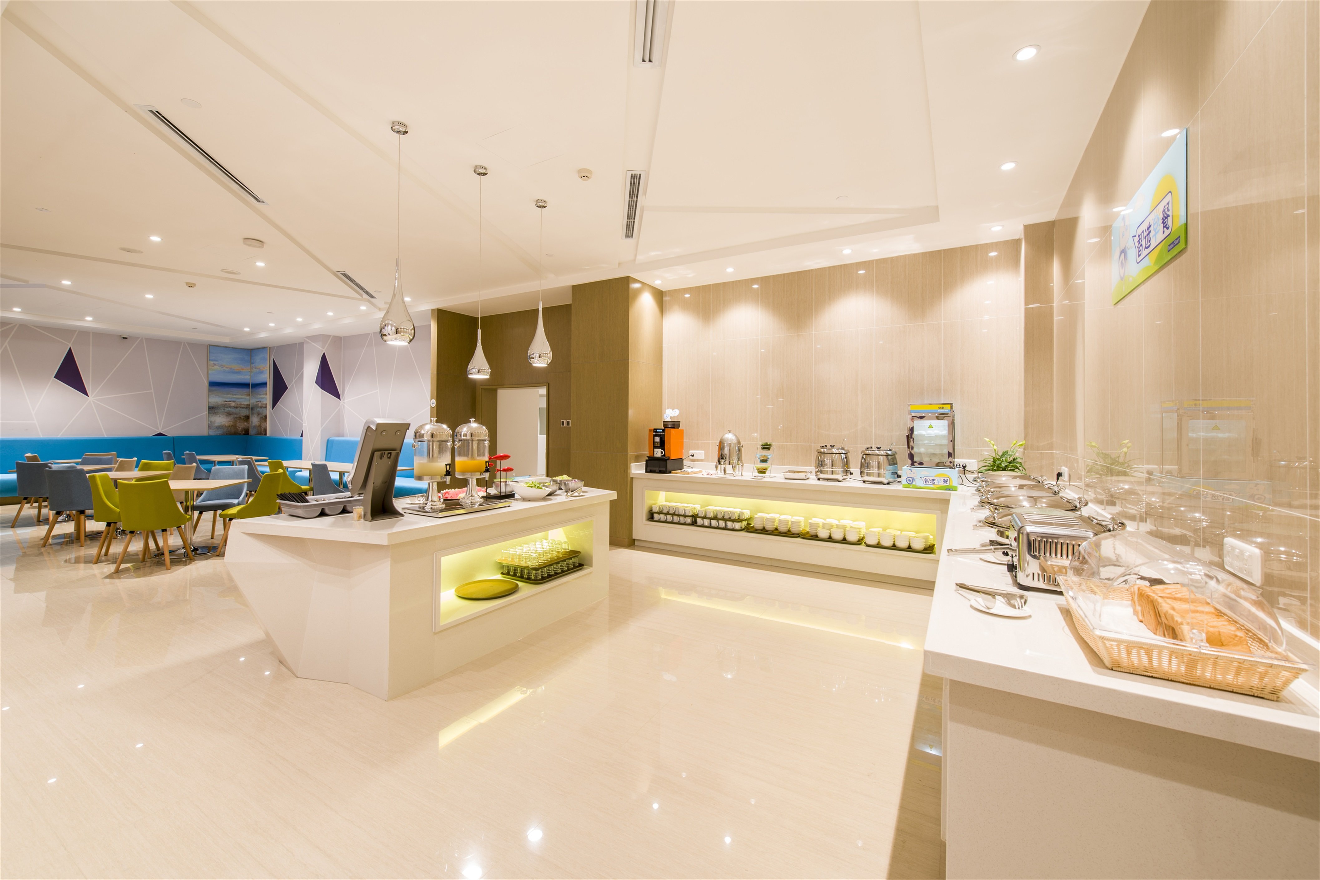 HOLIDAY INN EXPRESS CHENGDE DOWNTOWN 12/86