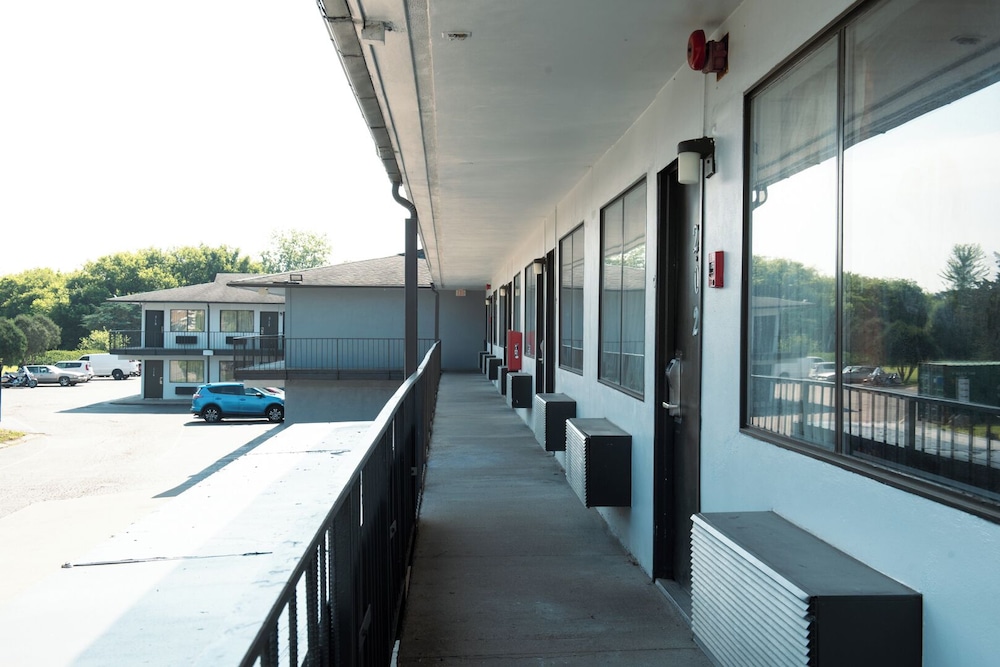 AMERICAS BEST VALUE INN 40/53