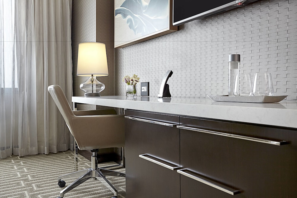 JW Marriott Minneapolis Mall of America 64/77