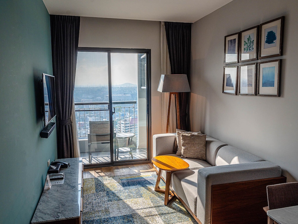 Oakwood Hotel Residence Sri Racha 43/83