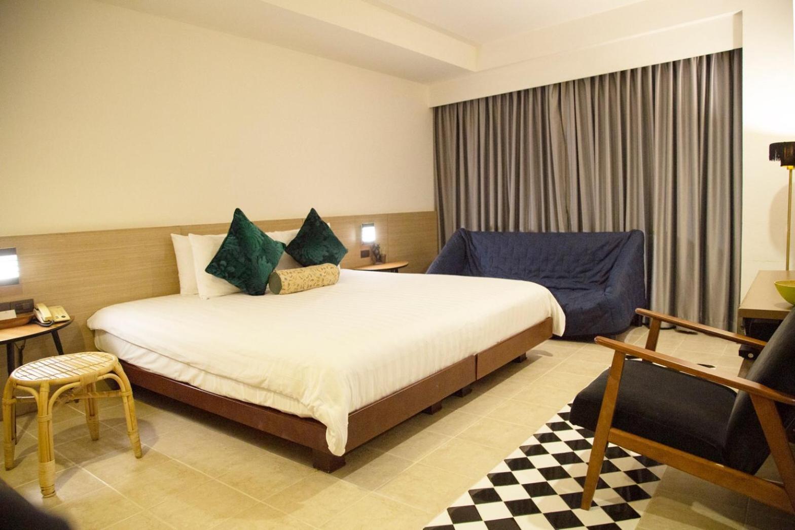 Economy, King Bed