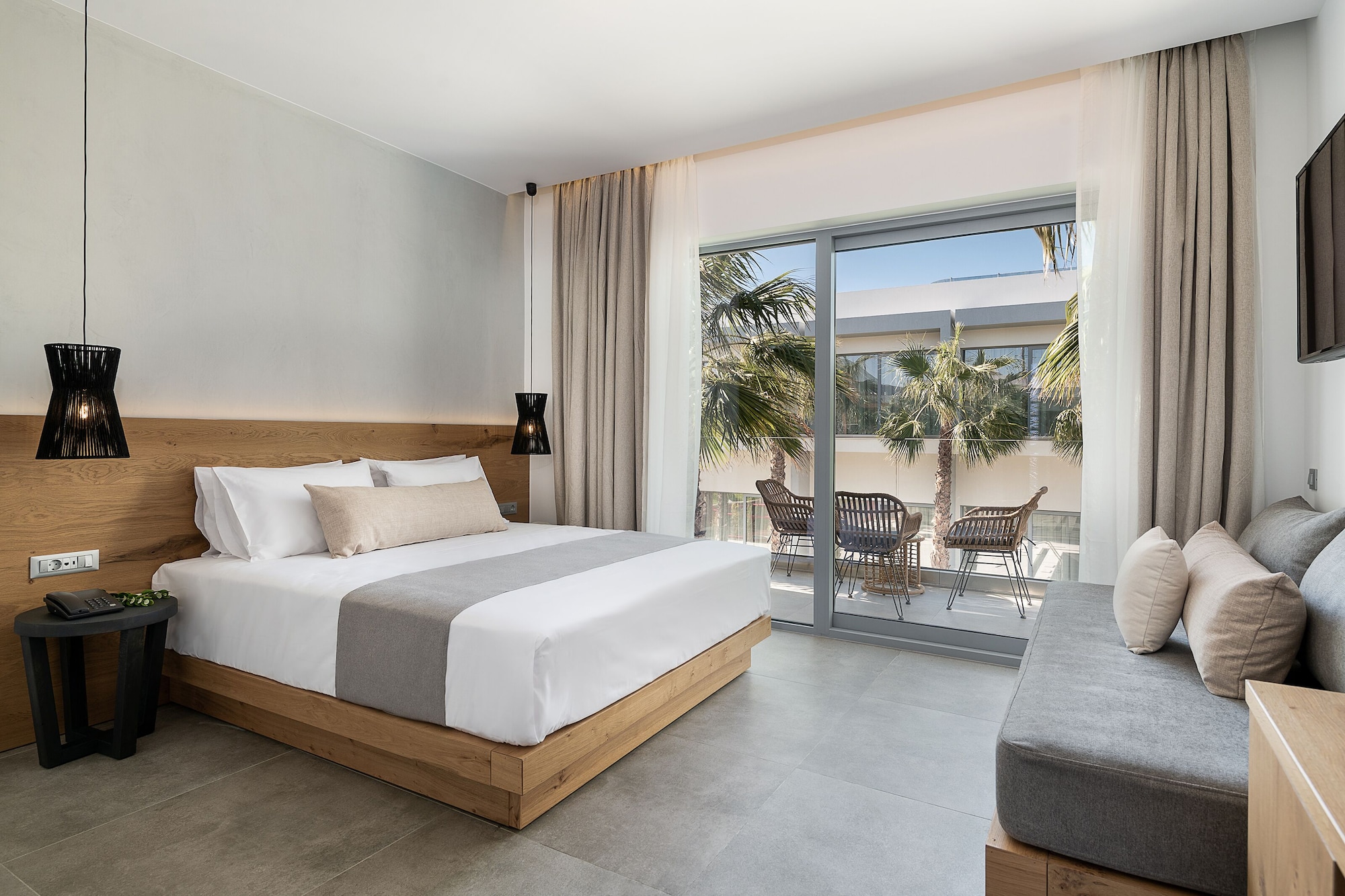 DOUBLE ROOM DELUXE