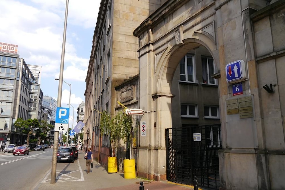 Lofthotel Przychodnia 18/22