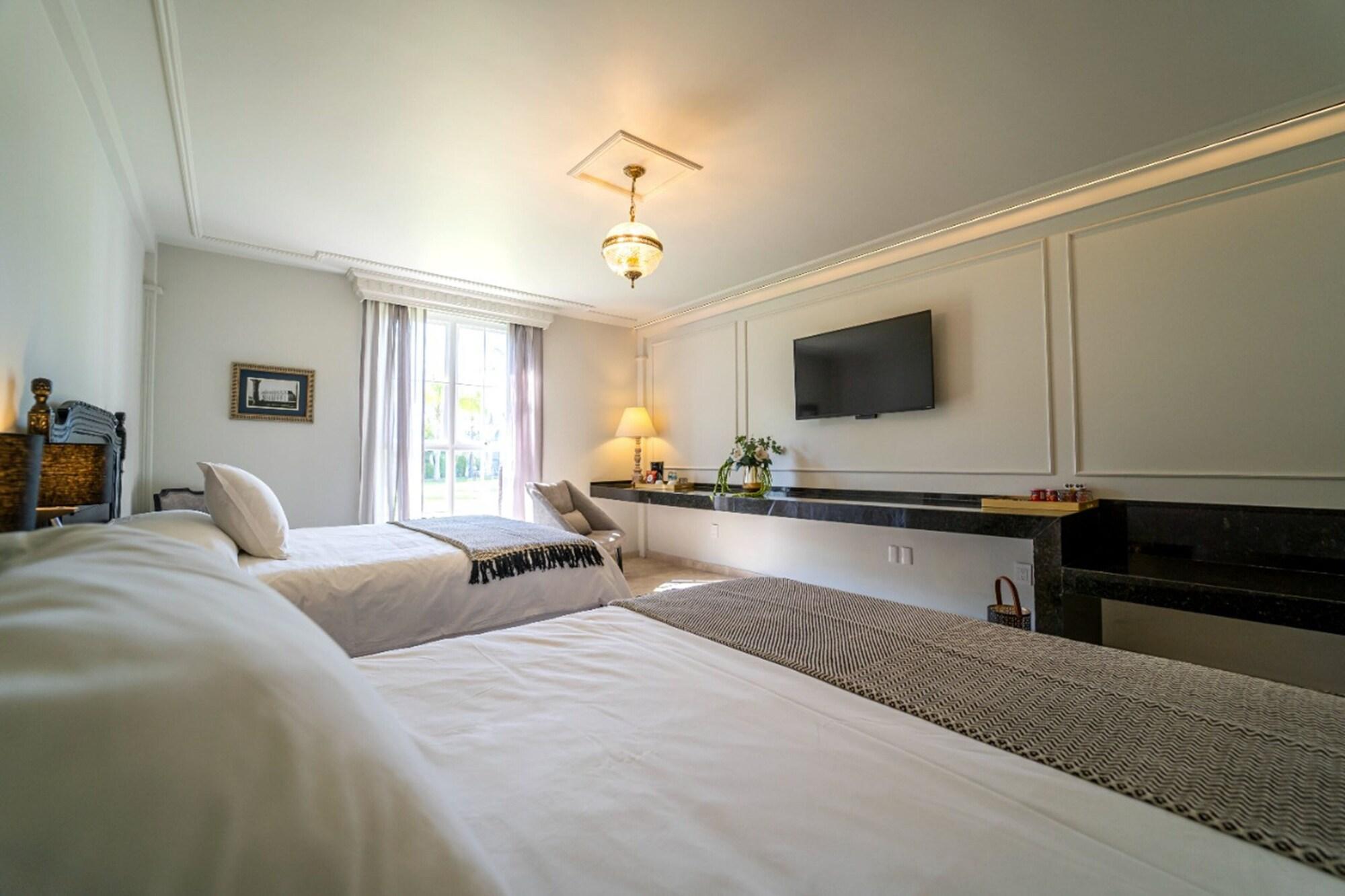 Contemporary, Suite
