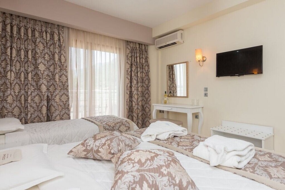 Maranton Beach Hotel 20/55