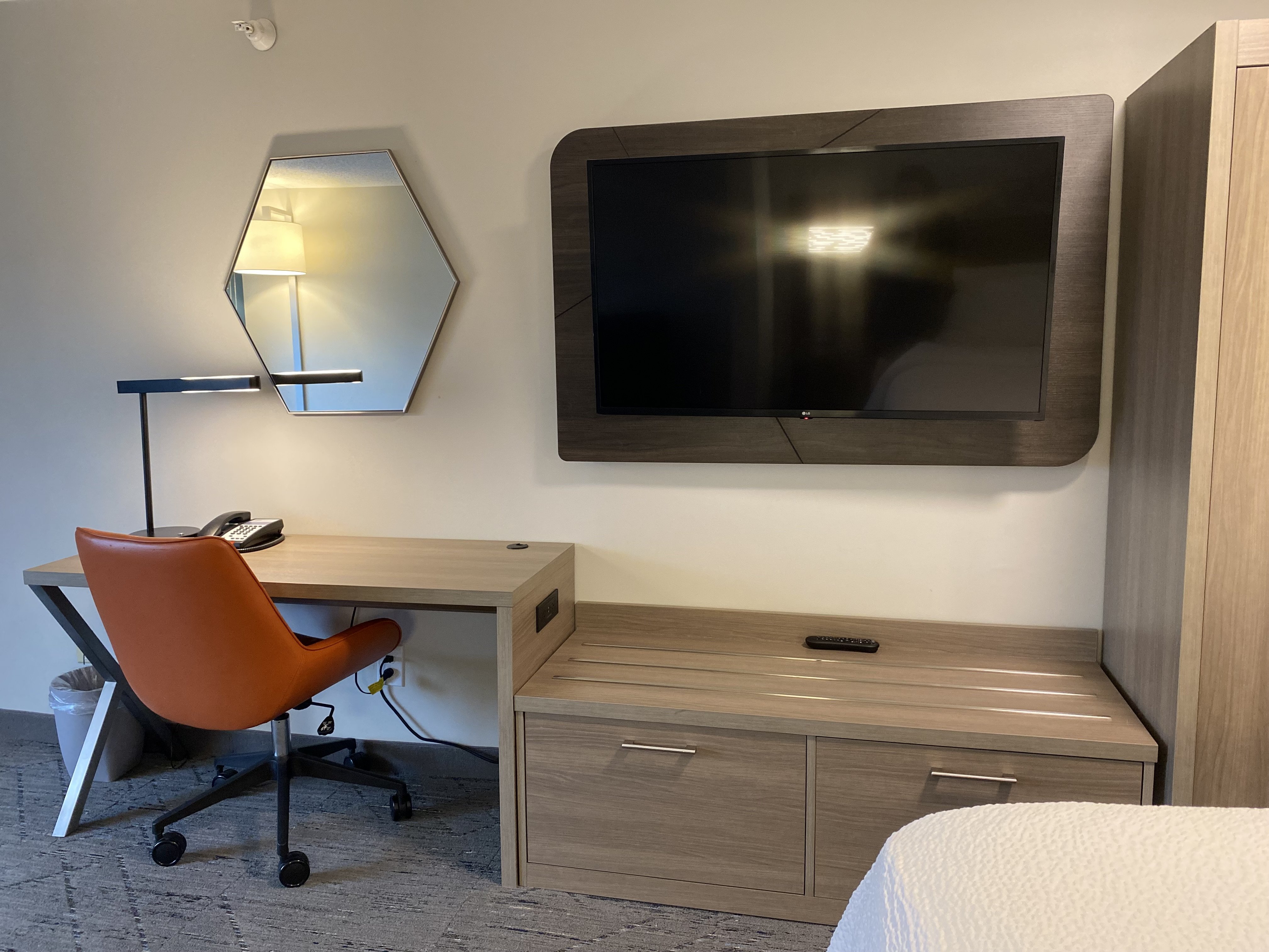 Holiday Inn Express Hotel Suites Plymouth 73/82