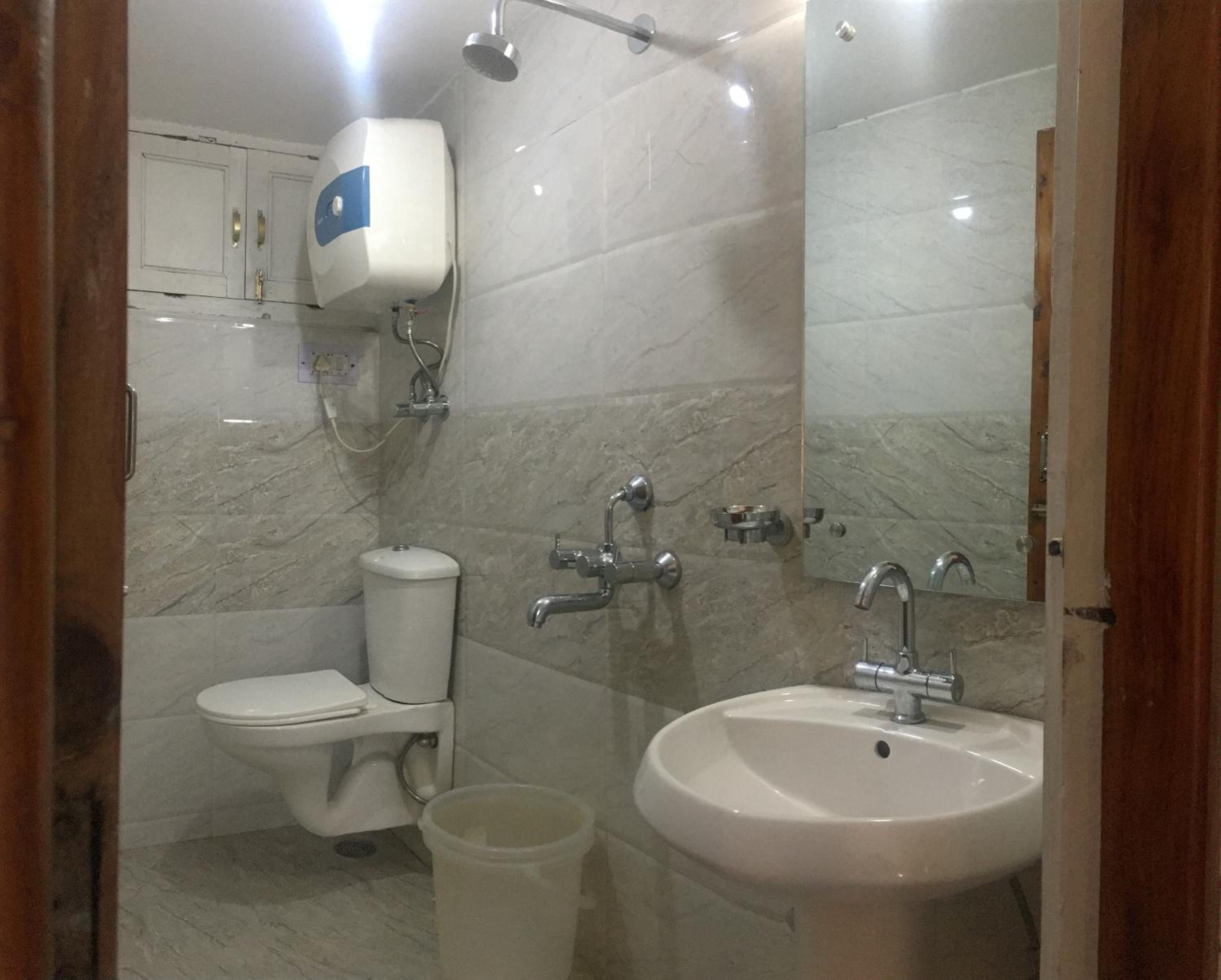 TOURIST HOTEL 54/55