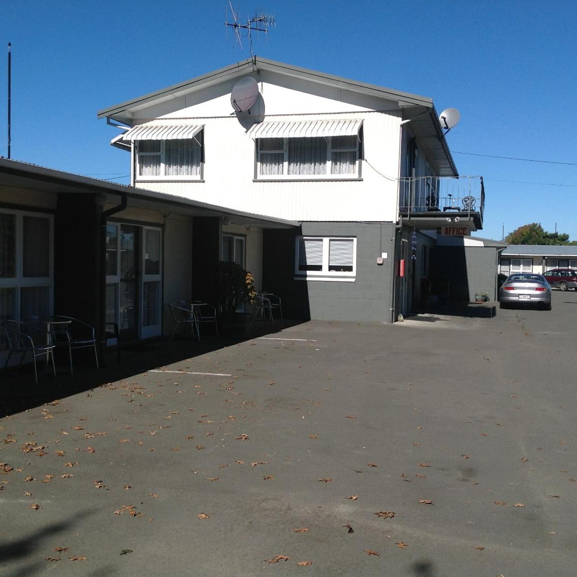 Camberley Court Motel 21/26