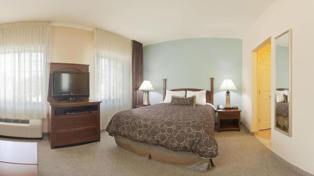 Staybridge Suites Lafayette Airport 14/63