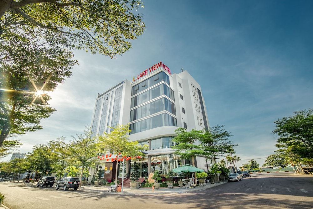 Lake View Hotel 63/69