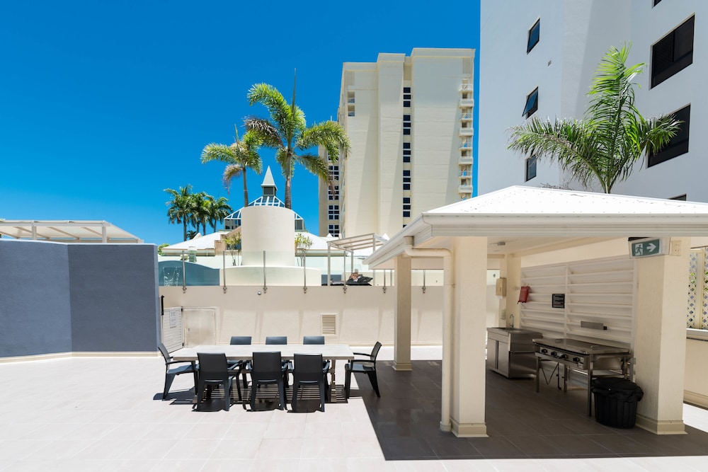 Jack Newell Holiday Apartments 67/74