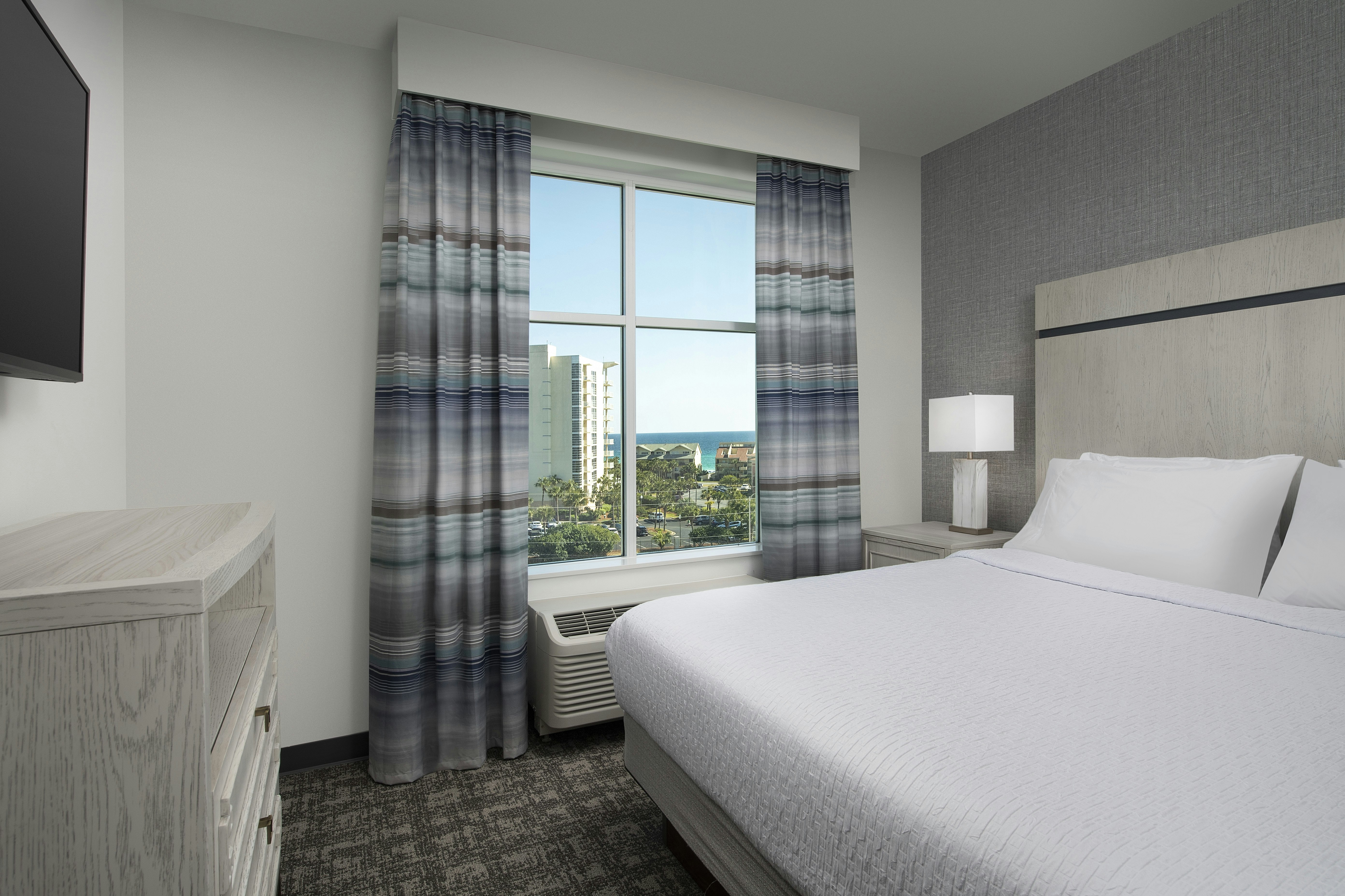 SUITE, KING BED, PARTIAL VIEW, ACCESSIBLE