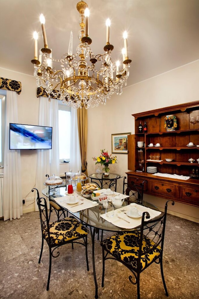 Porta Di Mezzo Luxury B And B 26/38