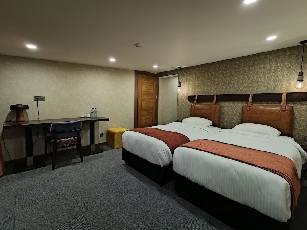 DESIGN, DOUBLE OR TWIN BED, MOUNTAIN VIEW, TERRACE