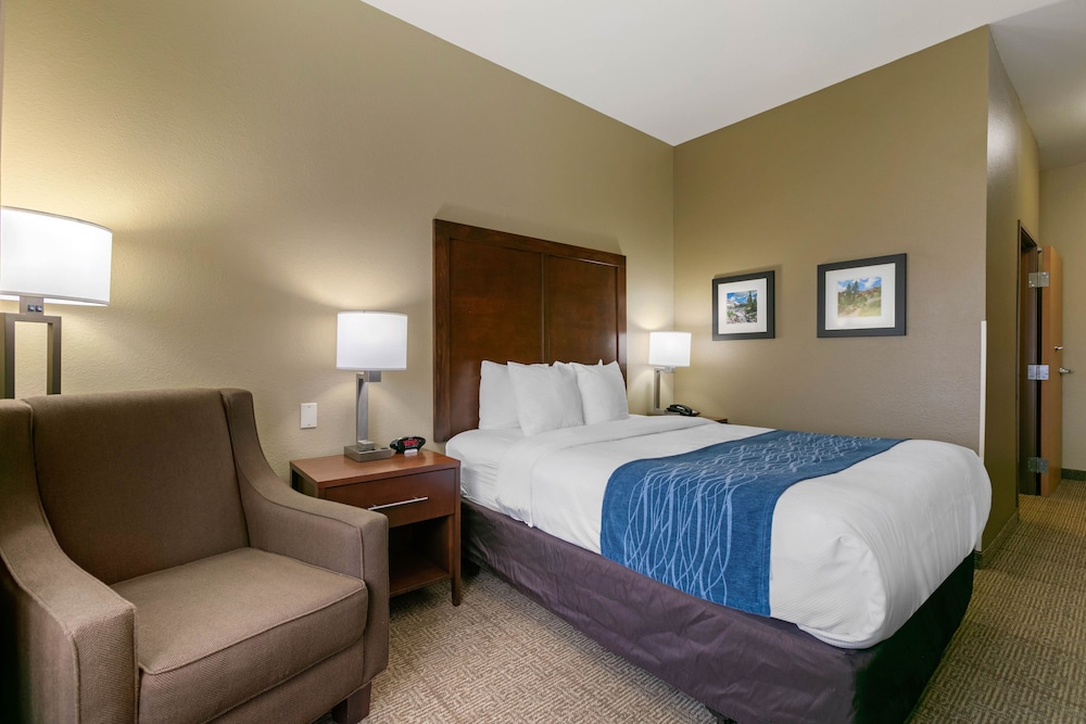 Comfort Inn & Suites Near University Of Wyoming 13/40